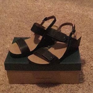 Clarlk shoes 👠 buy 1 get 1 1/2 off